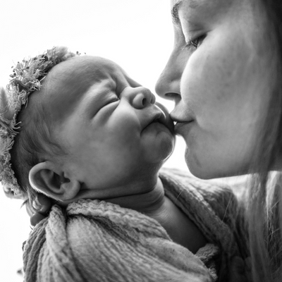 How to create the perfect DIY newborn photoshoot at home!