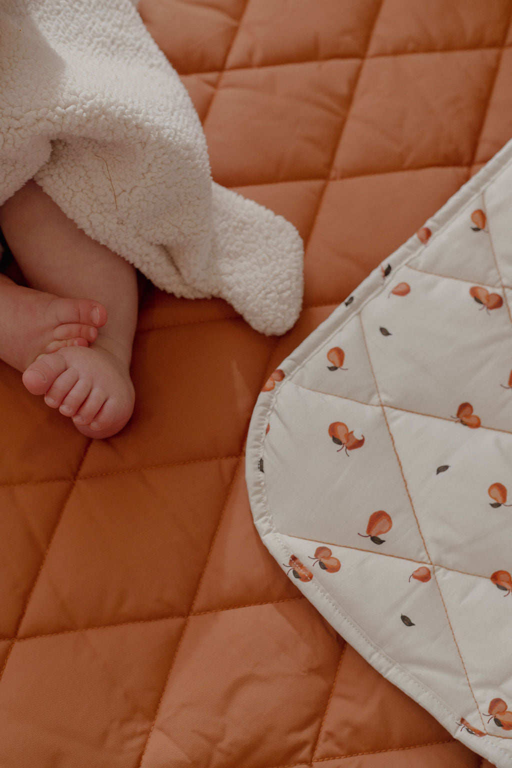 Baby quilted playmat - Pear
