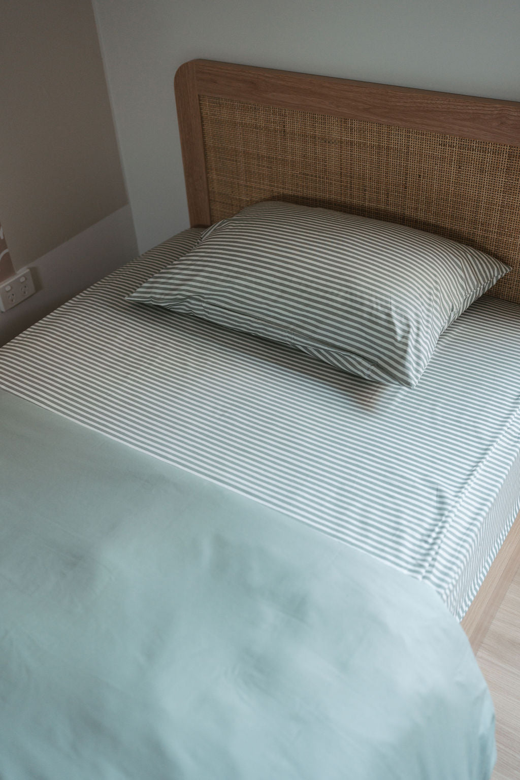 Waterproof King Single Fitted Sheet - Arthur